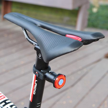 FEU ARRIERE DE VELO GUB 062SP - RECHARGE USB - ETANCHE - LED SUR TIGE DE SELLE