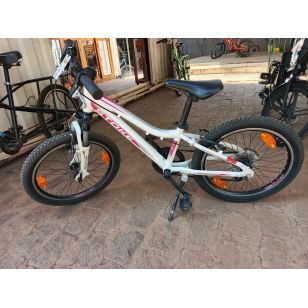 VELO STOKE MTH 2.1 - COULEUR BLANC/ROSE 8/10 (DEPOT VENTE)