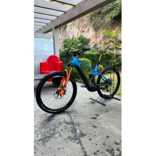 VELO VTTAE CUBE ACTION TEAM - COULEUR BLEU/ORANGE 8/10 (DEPOT VENTE)